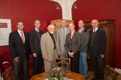 Mitwirkende des Projekts (v.li.) Superintendent Günther, Dr. Jochen Birkenmeier, Dr. Felix Escher, Professor Dr. Schwillus, Uta Siebrecht, Stefan Beier und GKR-Vorsitzender Wolf