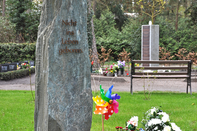 Der Gedenkort auf dem Friedhof für Sternenkinder